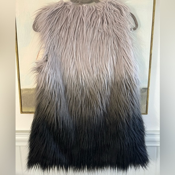 TOKYO DARLING Faux Fur Ombré Colorblock Vest Grey Black Size S/M - Picture 8 of 8